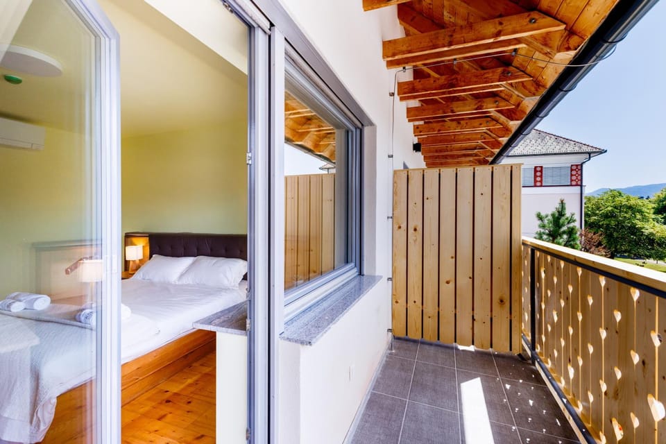 Bed, Day, Natural landscape, View (from property/room), Balcony/Terrace, Photo of the whole room, Bedroom, towels