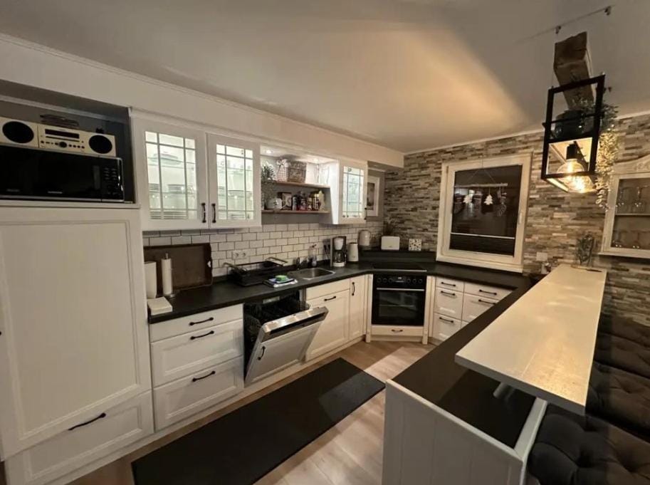 Kitchen or kitchenette, dishwasher, pet friendly, stove, toaster