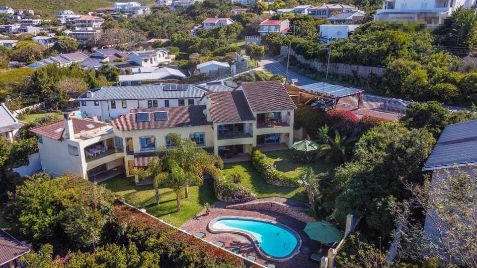 Property building, Neighbourhood, Bird's eye view, Garden, Garden view, Swimming pool, Parking