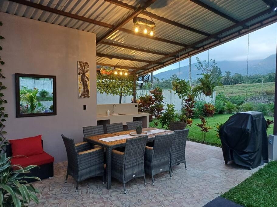Villa Graceland - Arenal Volcano View Villa in Alajuela Province