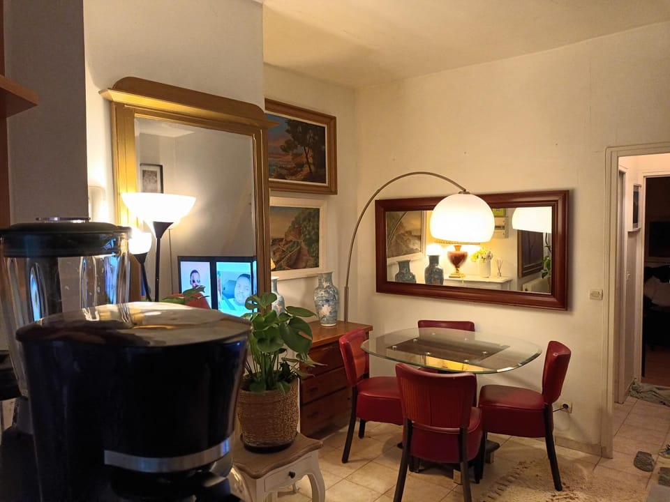 Meublé Touristique Paris Tout Inclus Idéal Couple Apartment in Paris