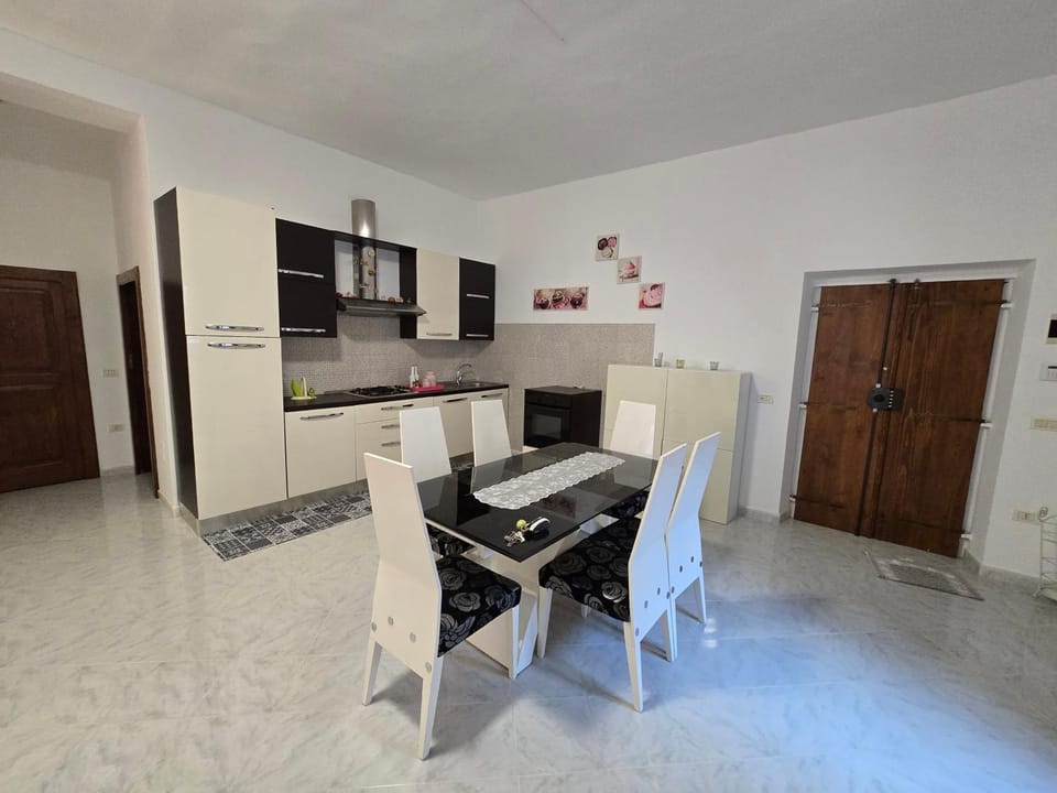 TV and multimedia, Kitchen or kitchenette, Dining area, oven, pet friendly, stove