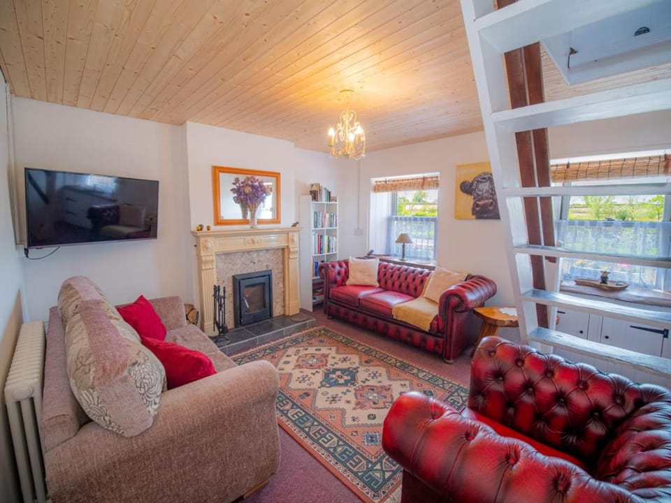 Communal lounge/ TV room, TV and multimedia, Living room, Seating area, Evening entertainment