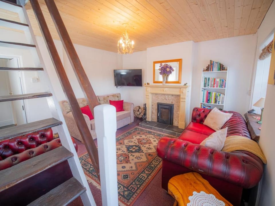 Communal lounge/ TV room, Bed, TV and multimedia, Living room, Photo of the whole room, Seating area, Evening entertainment, internet, internet