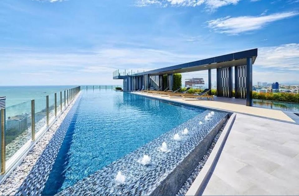 THE BASE Near CENTRAL FESTIVAL Apartment in Pattaya City