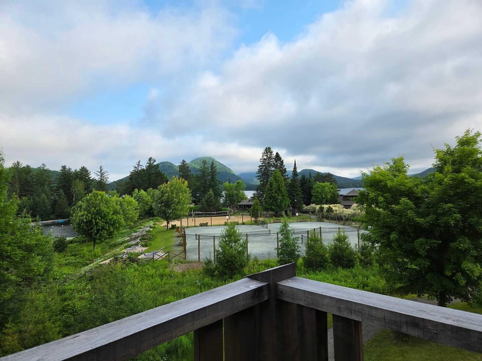 Condo by the Lake - Mountain View & Resort House in Ontario