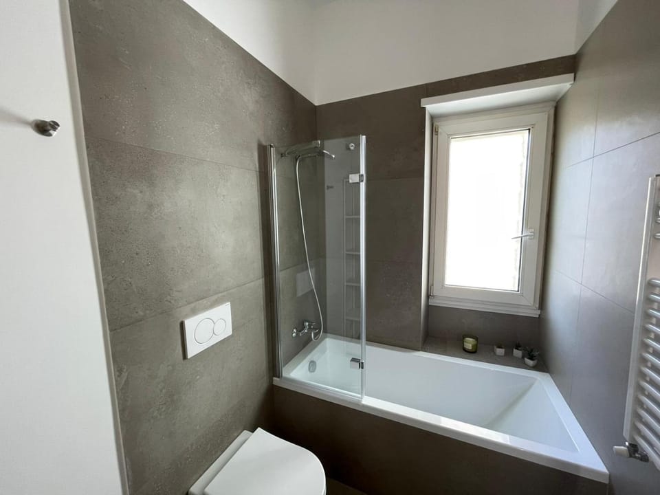 Bathroom, Bath, bidet, towels