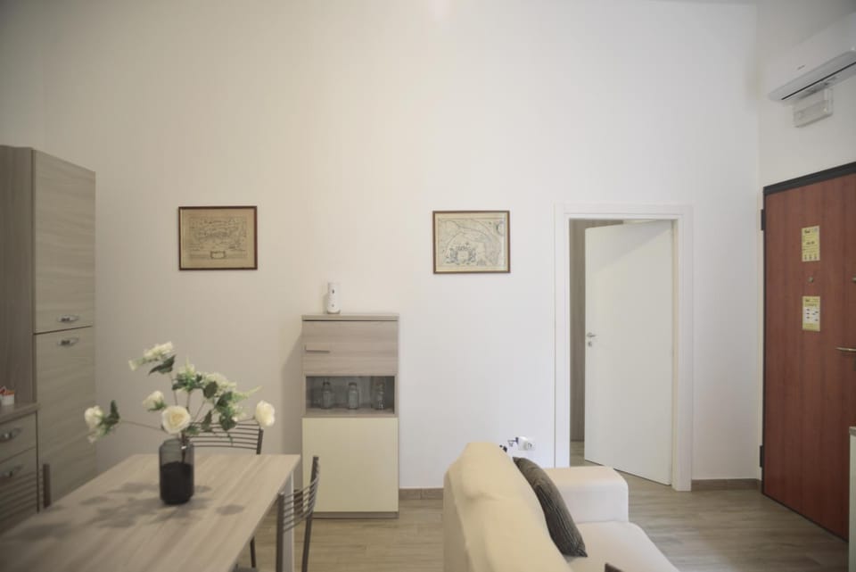 TV and multimedia, Living room, Seating area, air conditioner