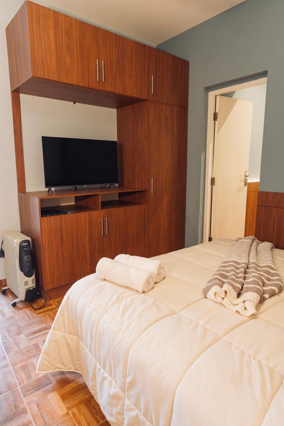 Bed, TV and multimedia, Evening entertainment, Bedroom, wardrobe