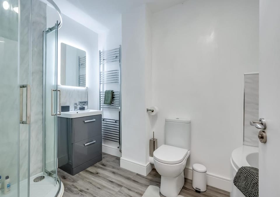 Shower, Toilet, Bathroom