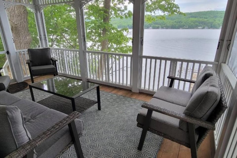 Natural landscape, View (from property/room), Balcony/Terrace, Seating area, Lake view, pet friendly