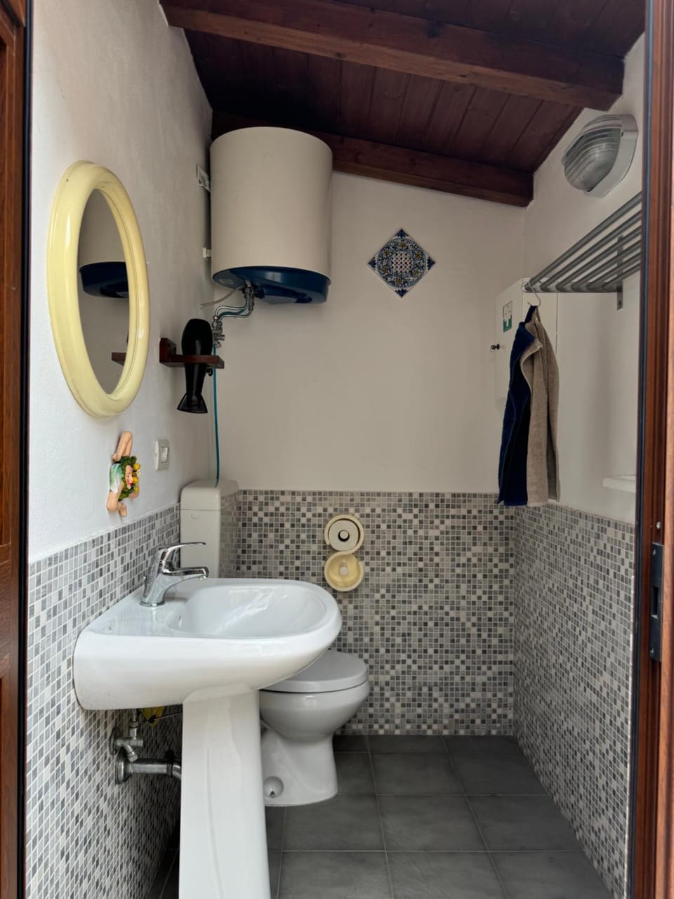 Toilet, Bathroom, towels