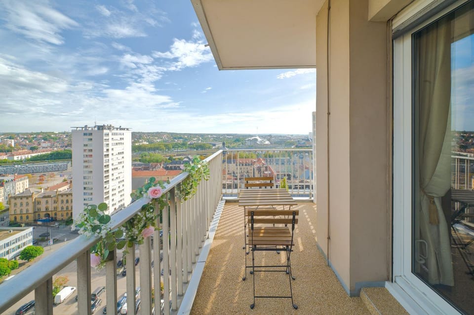 Balcony/Terrace, City view