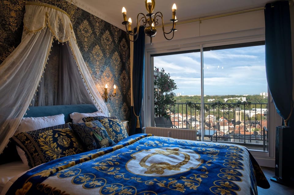 Bed, View (from property/room), Photo of the whole room, Bedroom
