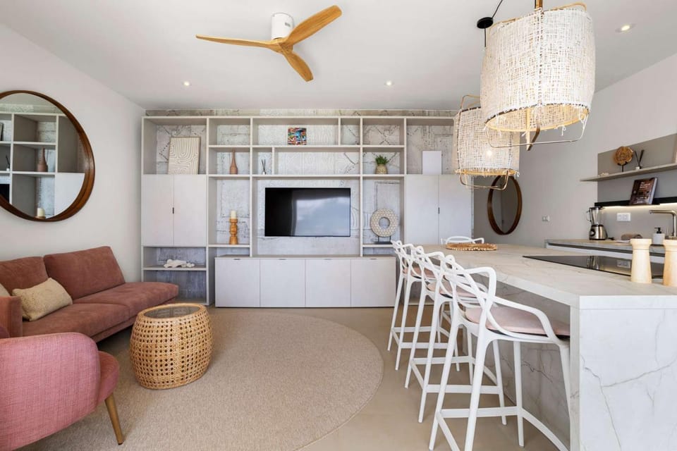 Kitchen or kitchenette, Living room, Seating area, Dining area, oven, stove