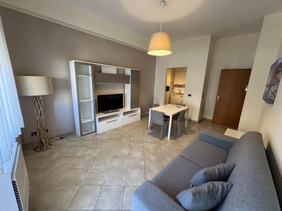 Communal lounge/ TV room, TV and multimedia, Living room, Seating area