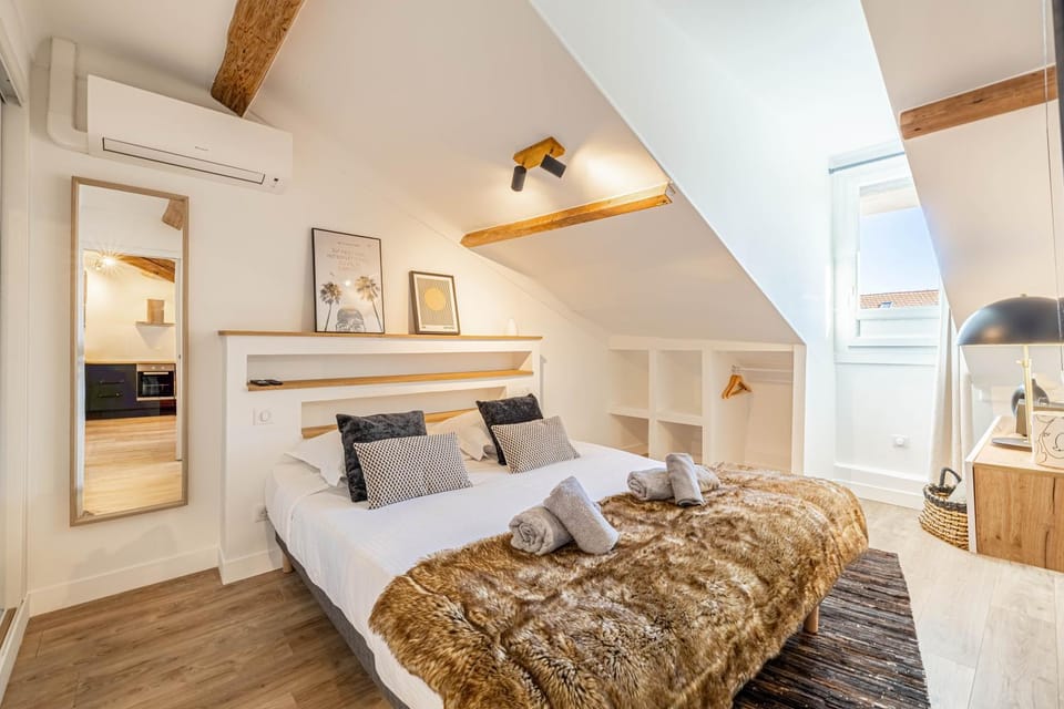 Bed, Bedroom