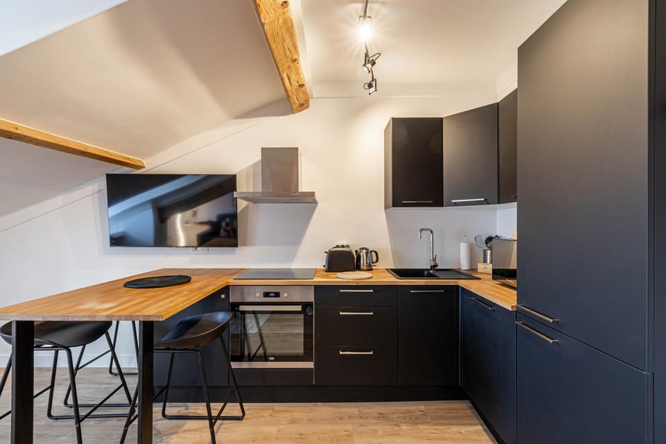 Kitchen or kitchenette, Dining area, oven, stove, toaster