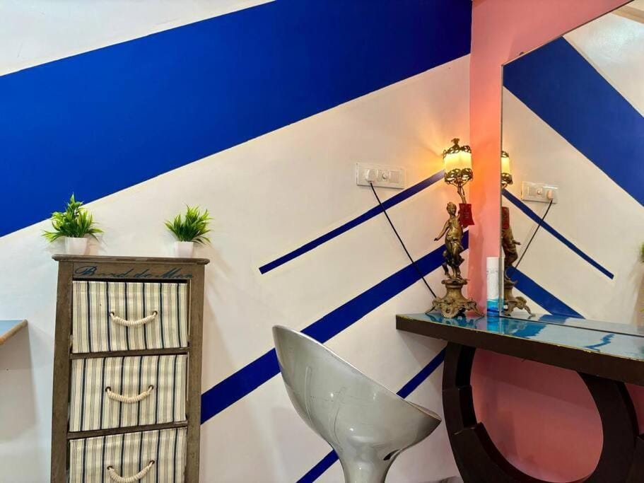 Cozy 1BHK with City View in Bandra West 401 Apartment in Mumbai