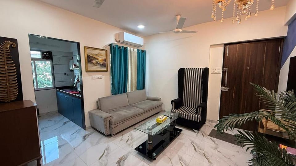 Cozy 1BHK with City View in Bandra West 401 Apartment in Mumbai