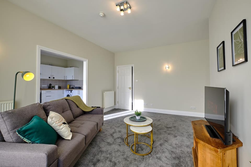 TV and multimedia, Kitchen or kitchenette, Living room, Seating area