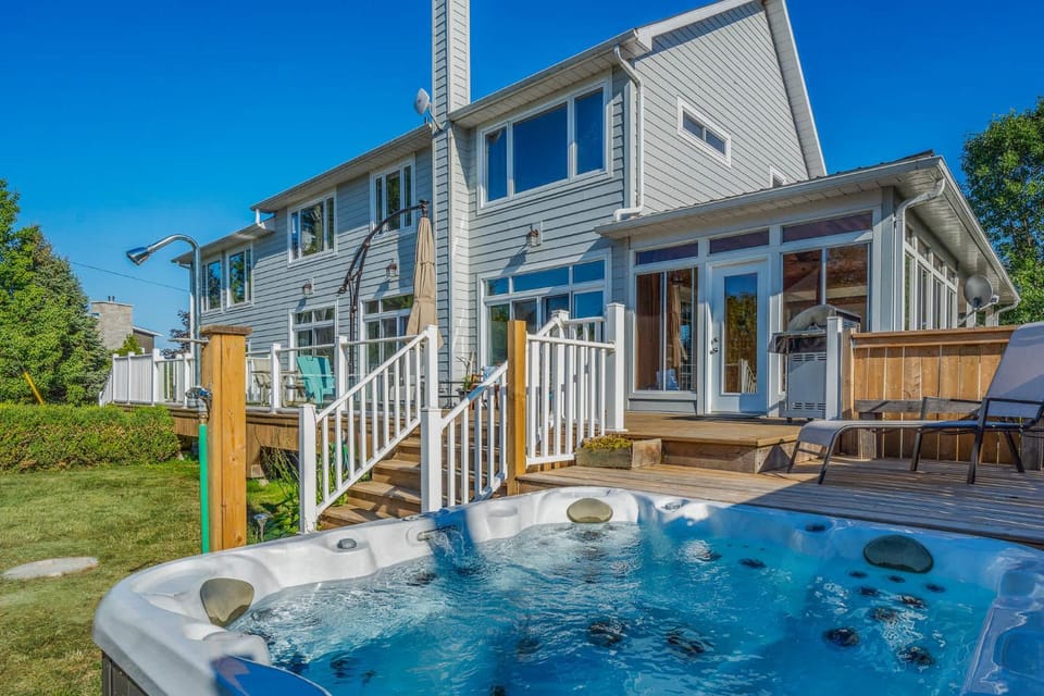The County Lakehouse - Waterfront w Hot Tub ST-2020-0100 House in New York