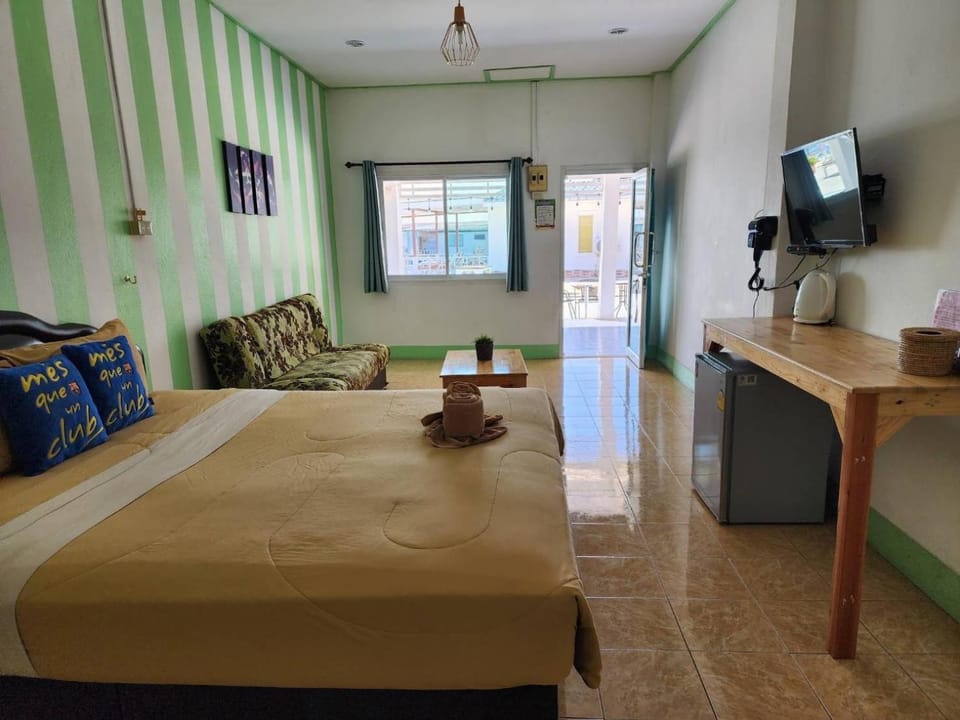 Tanatcha Seaview Kohlarn Resort in Chon Buri Changwat