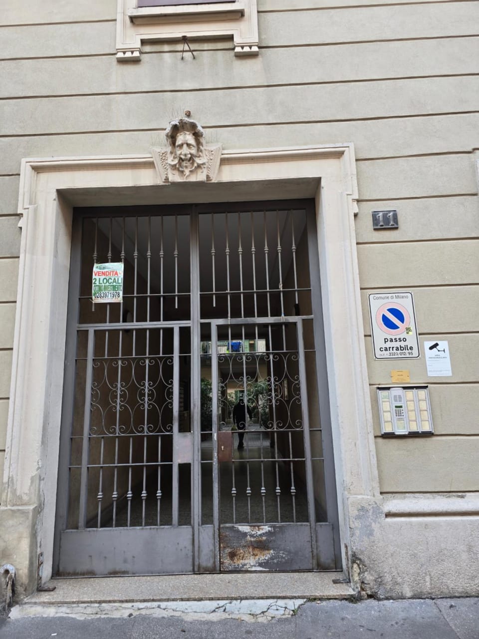 Facade/entrance
