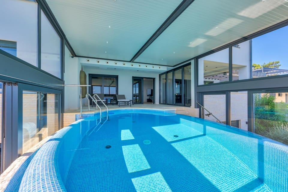 Pool view, Swimming pool