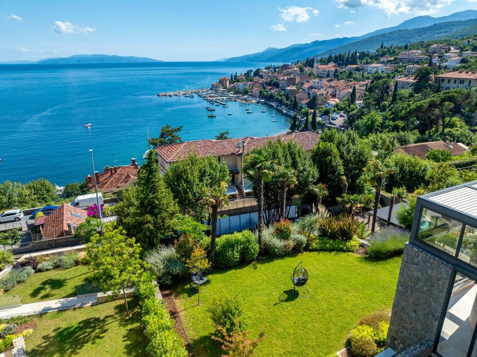 Garden view, Sea view