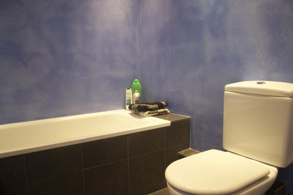 Shower, Toilet