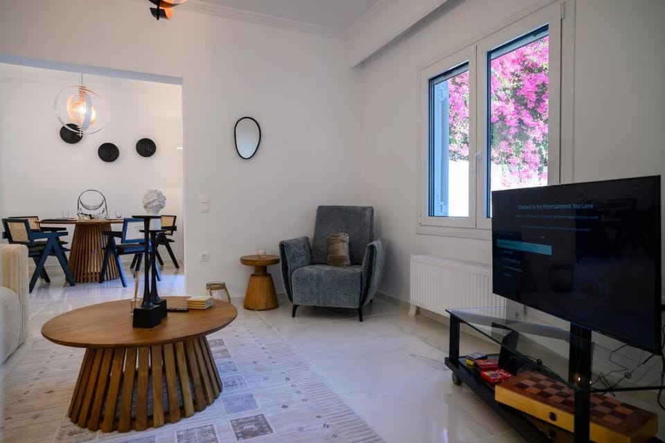 Seclusion, Privacy and 2 bedroom Luxury in Glyfada Villa in South Athens