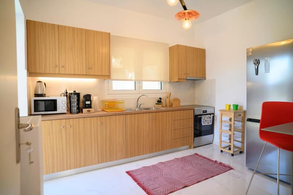 Seclusion, Privacy and 2 bedroom Luxury in Glyfada Villa in South Athens