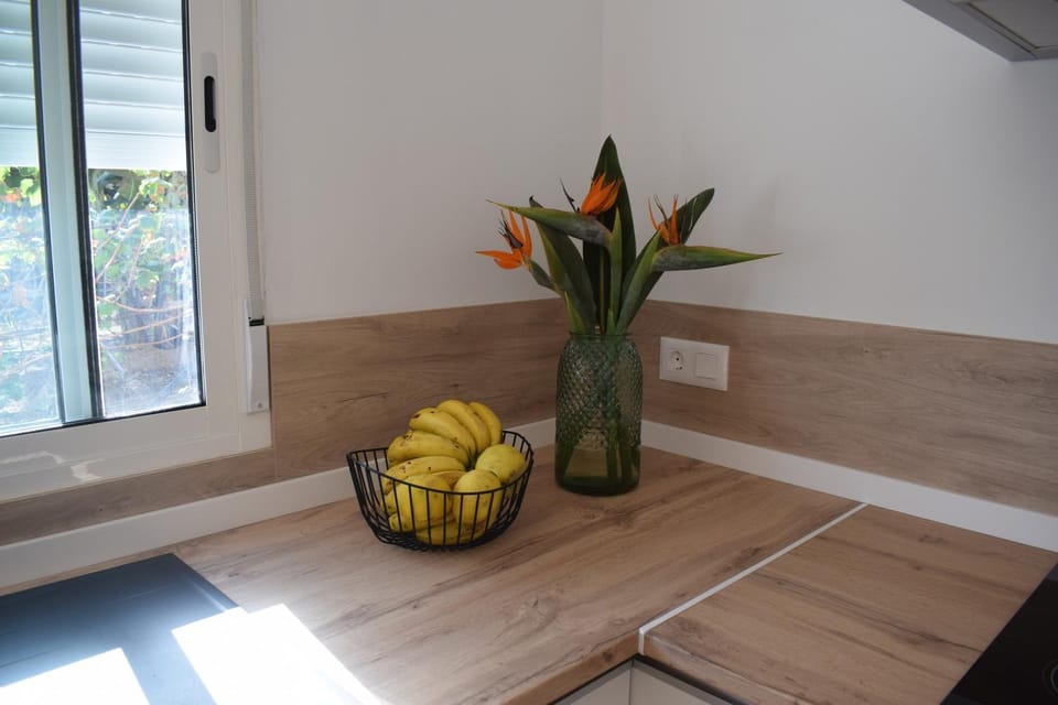 Kitchen or kitchenette, Food and drinks