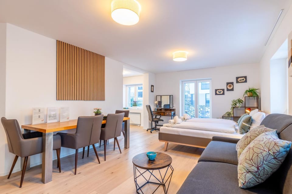 Living room, Dining area