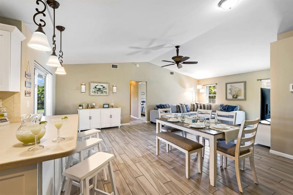 Living room, Dining area, Diving
