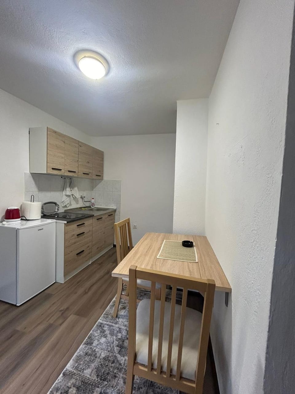 Kitchen or kitchenette, Dining area, minibar, stove