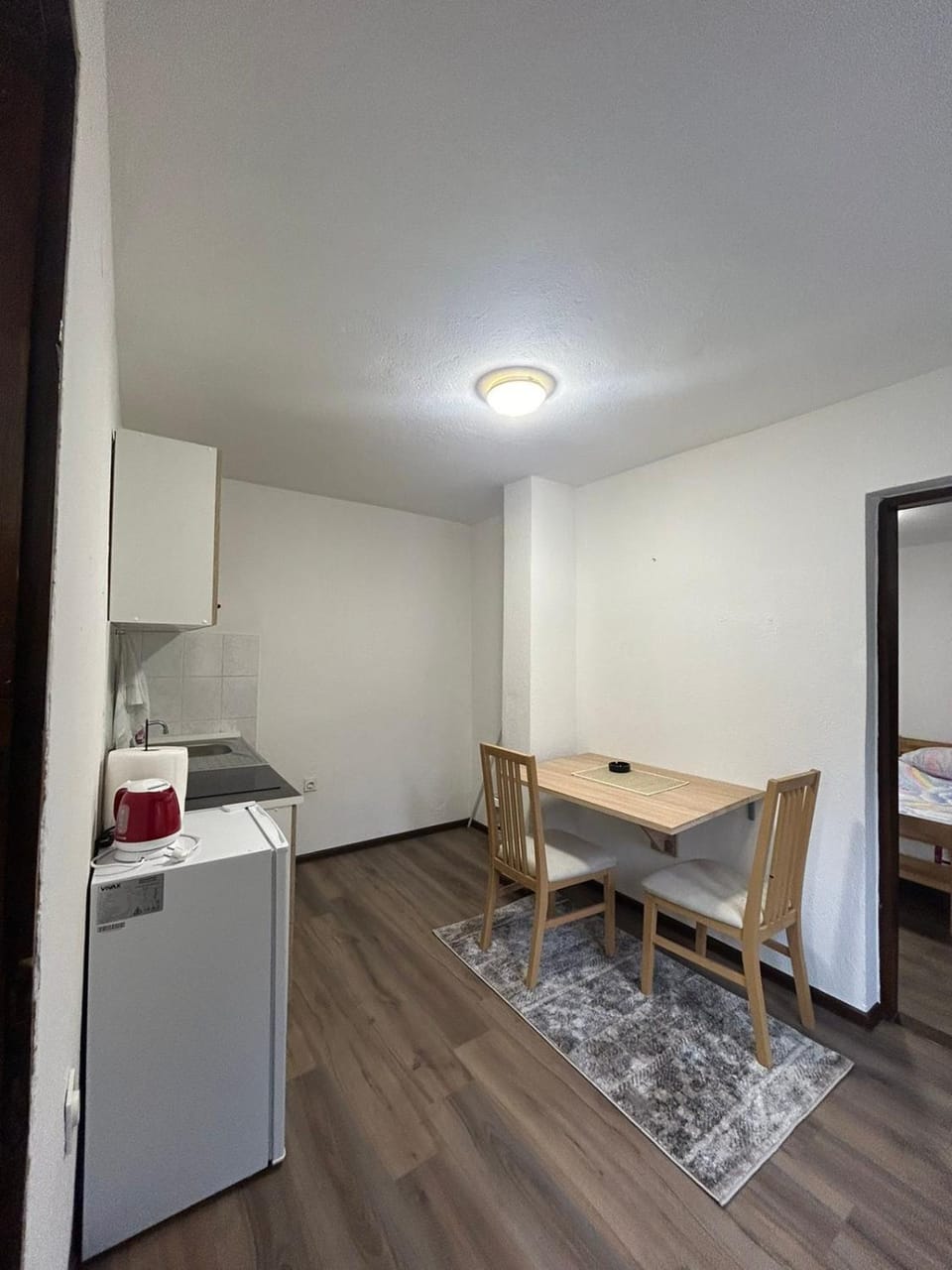 Kitchen or kitchenette, Dining area, stove