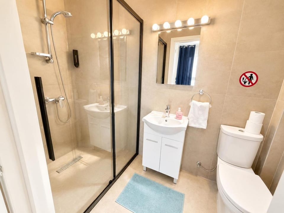 Smart Comfort RoomN2 with Private Bathroom in best Location Beach 250m Apartment in Limassol City