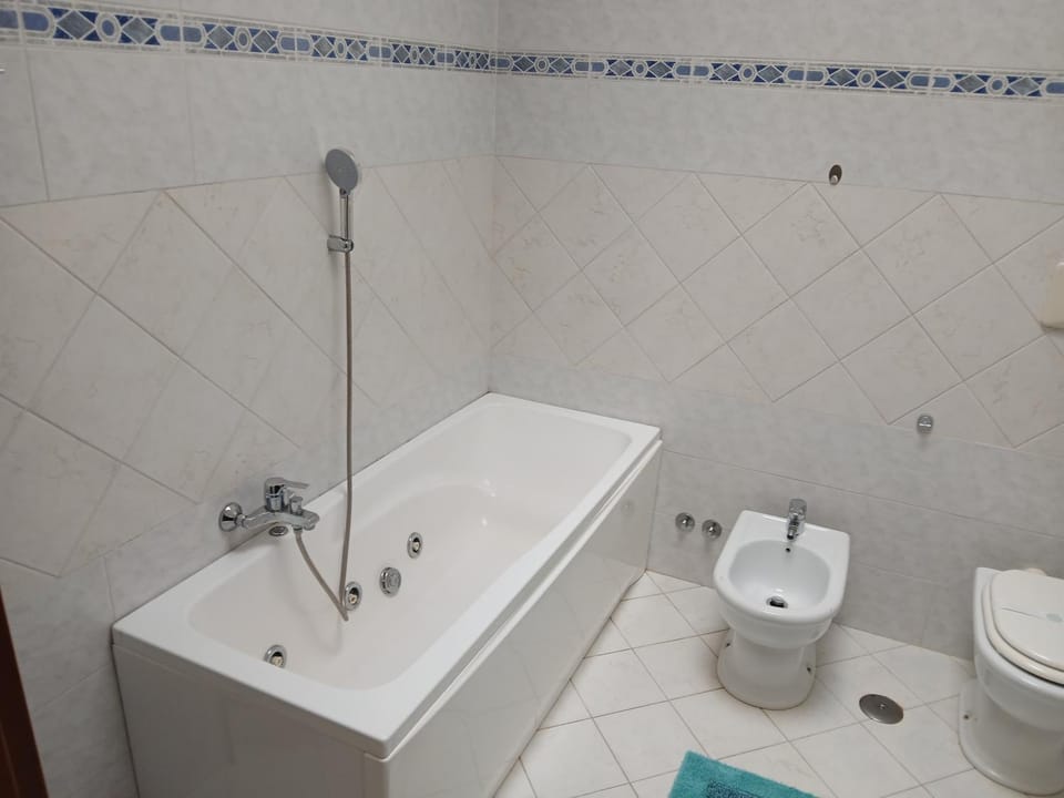 Toilet, Hot Tub, Bathroom, Bath