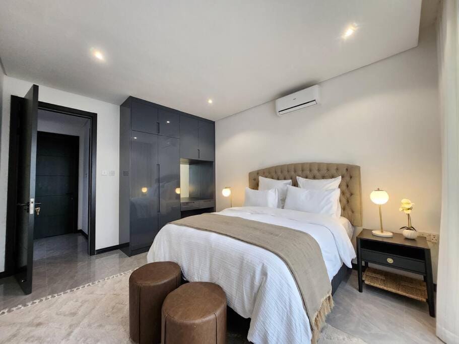 Bed, Photo of the whole room, Bedroom, wardrobe, air conditioner