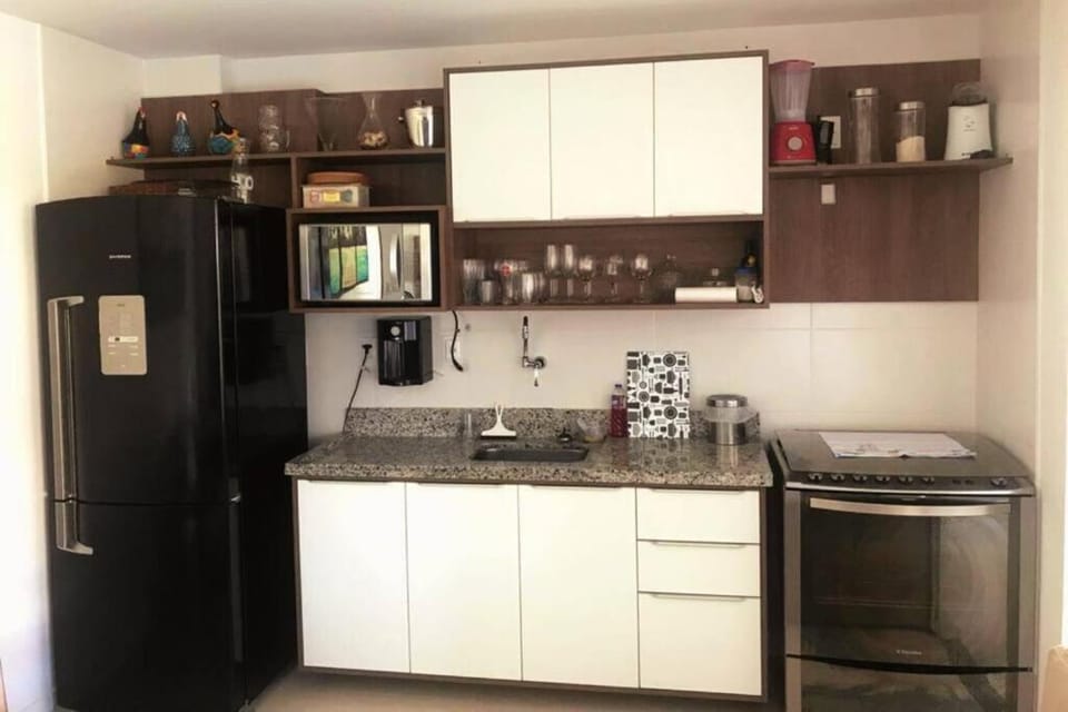 Coffee/tea facilities, Kitchen or kitchenette, oven, stove