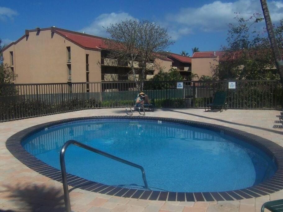 Maui Condo, 5 minute walk to the beach, 3 Pools, Tennis Courts, BBQs Apartment in Kihei