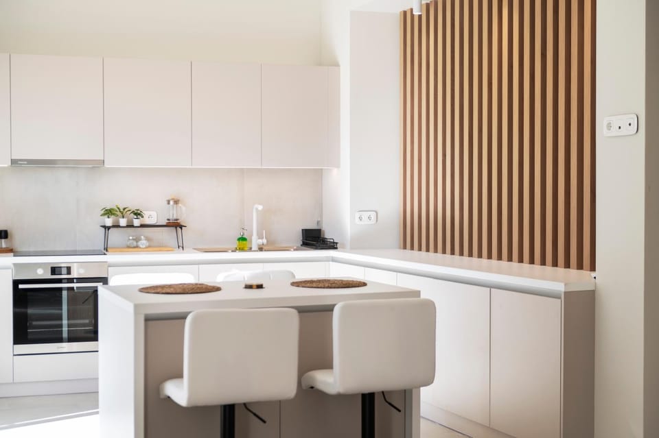 Kitchen or kitchenette, Dining area, dishwasher, oven, pet friendly, stove