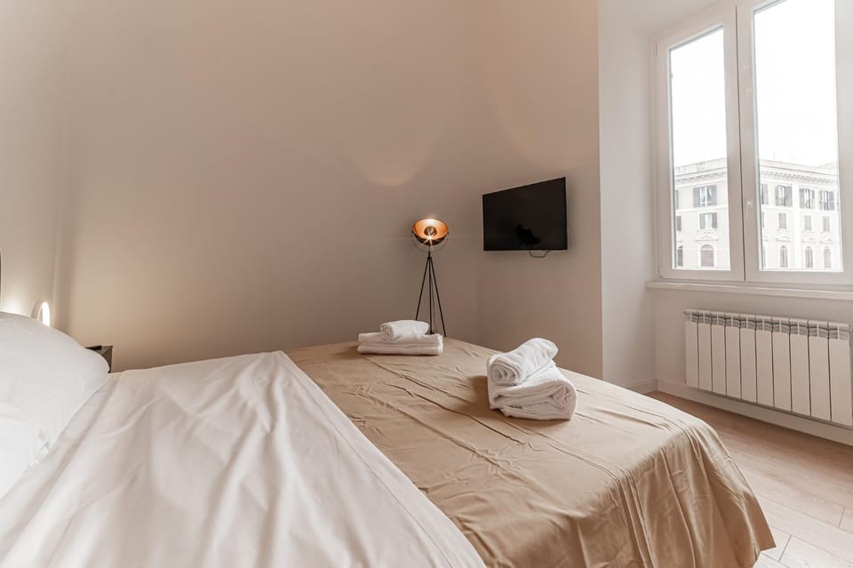 Bed, TV and multimedia, Photo of the whole room, Bedroom, towels