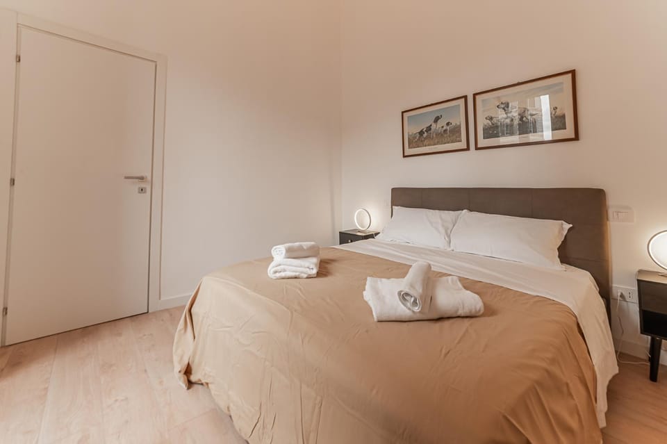 Bed, Photo of the whole room, Bedroom, towels, wardrobe