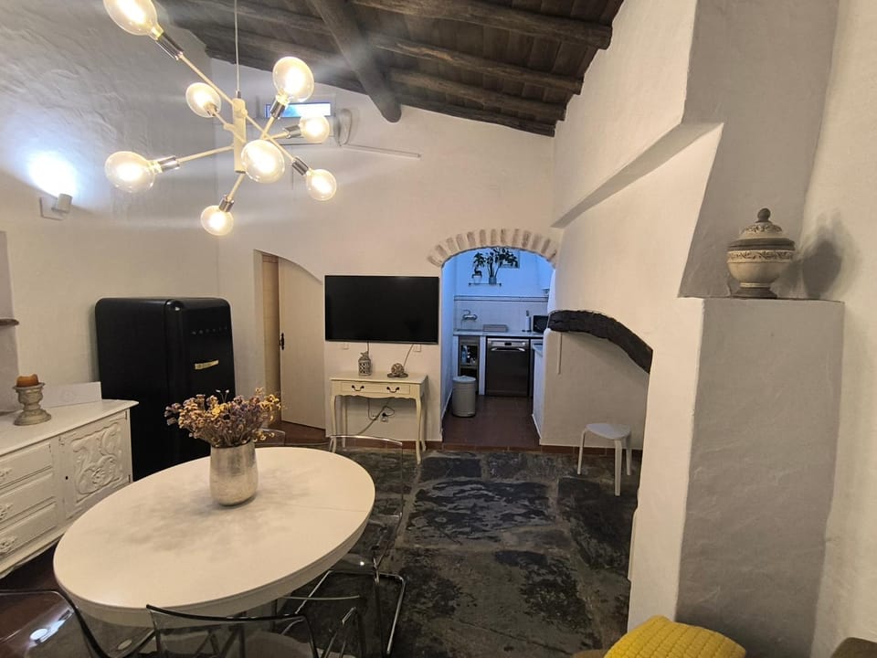 TV and multimedia, Dining area, air conditioner