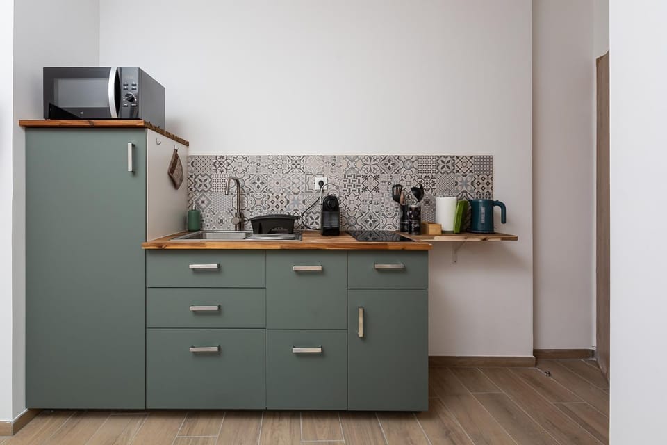 Kitchen or kitchenette