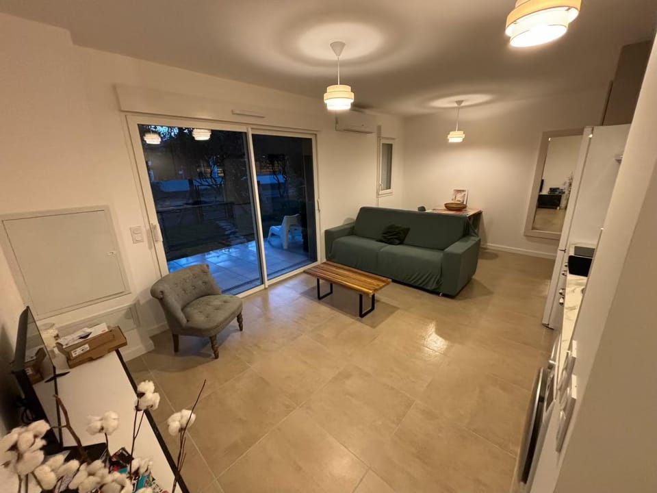 TV and multimedia, Kitchen or kitchenette, Living room, Dining area
