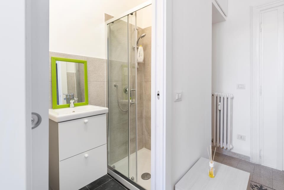 Shower, Bathroom, towels